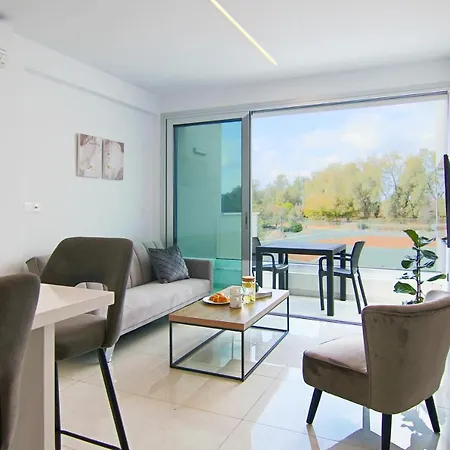 Phaedrus Living - Seaside Executive Flat Harbour 208 * Πάφος