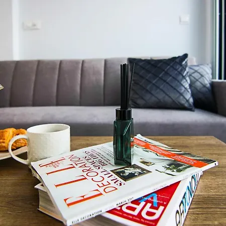 Phaedrus Living - Seaside Executive Flat Harbour 208