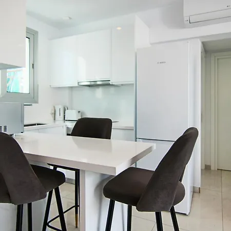 Phaedrus Living - Seaside Executive Flat Harbour 208 * Paphos