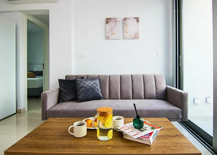 Phaedrus Living - Seaside Executive Flat Harbour 208 * Paphos