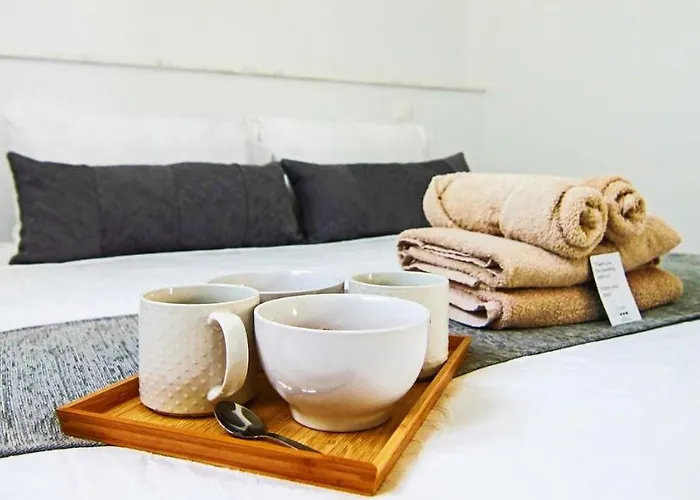 Phaedrus Living - Seaside Executive Flat Harbour 208 *