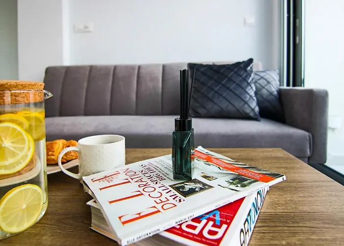 Phaedrus Living - Seaside Executive Flat Harbour 208